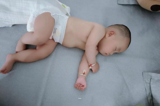 中国香港宝宝突然很多眼屎